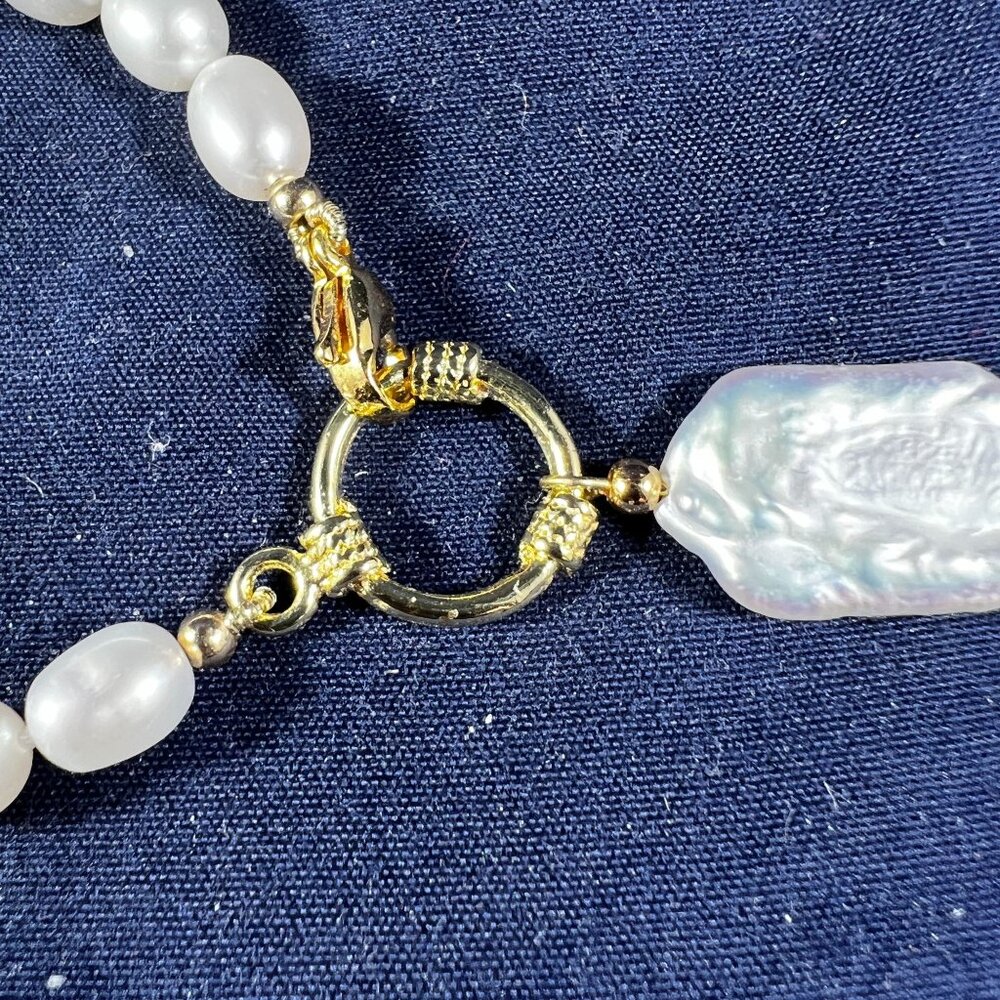 Freshwater Pearl Bracelet W/ Gold Toggle & Iridescent Baroque Pearl Pendant - Picture 2 of 3
